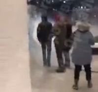 Торгово-развлекательный центр "Ocean Plaza" в Киеве неизвестные забросали дымовыми шашками