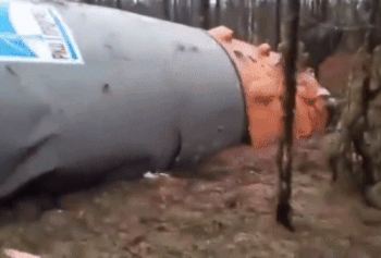 "Сейчас металлоломщики придут и распилят". Охотники нашли ступень ракеты "Союз"