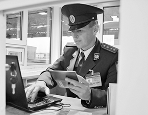 Во въезде на Украину решили отказывать не только мужчинам, но и женщинам из России | Названы исключения для пропуска мужчин-россиян