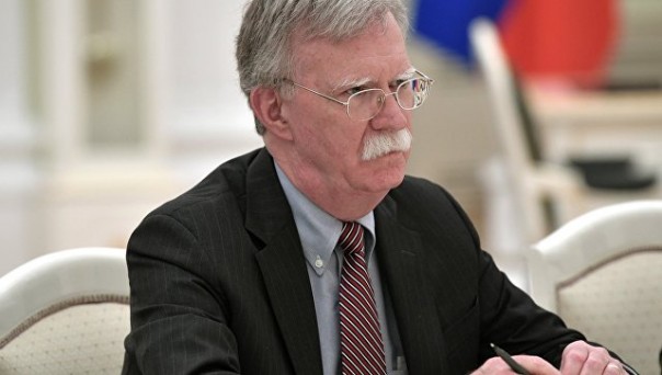 Болтон обвинил Китай в копировании российских вооружений