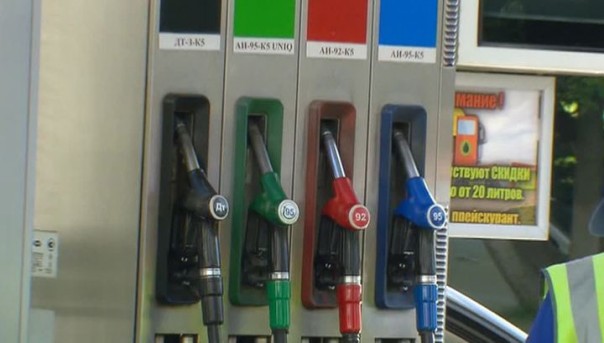 Нефтяники согласились заморозить цены