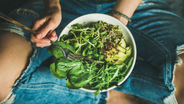 В Таиланде недовольного клиента ресторана скормили вегетарианцам