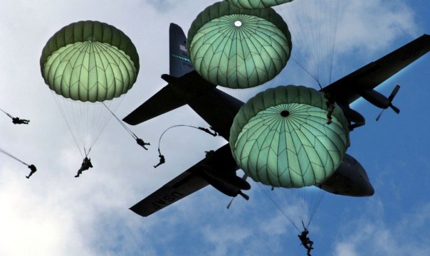 Аналитики в погонах. Для чего американцы кучно десантировались в Минск