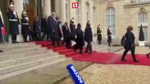 Порошенко резко отреагировал на вопрос о рукопожатии Трампа