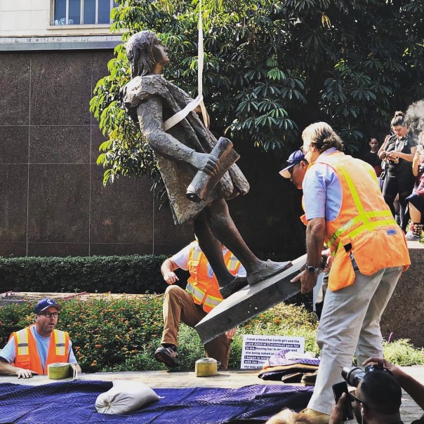 В Лос-Анджелесе демонтировали памятник Колумбу из-за обвинений в расизме и геноциде