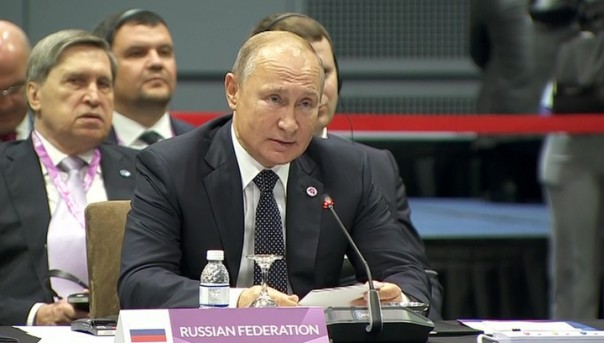 Владимир Путин принимает участие в заседании саммита АСЕАН в Сингапуре