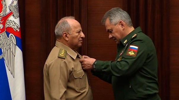 Шойгу наградил военного министра Кубы