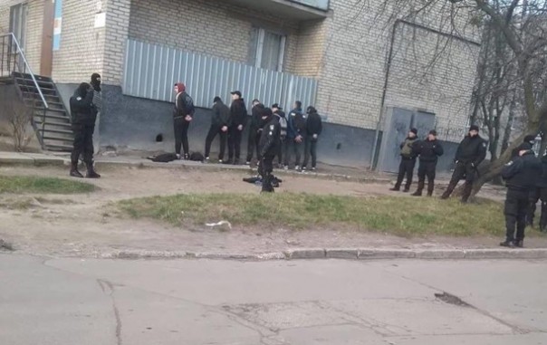 "Неизвестные" с битами во Львове разгромили зал игровых автоматов