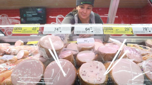 Мясной яд: налог на колбасу может поднять цены почти на 30%