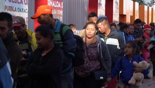 Спецслужбы США завербовали тысячи агентов для слежки за караваном мигрантов