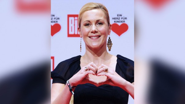 Выпила и врезалась в дерево. Жену экс-президента Германии лишили прав