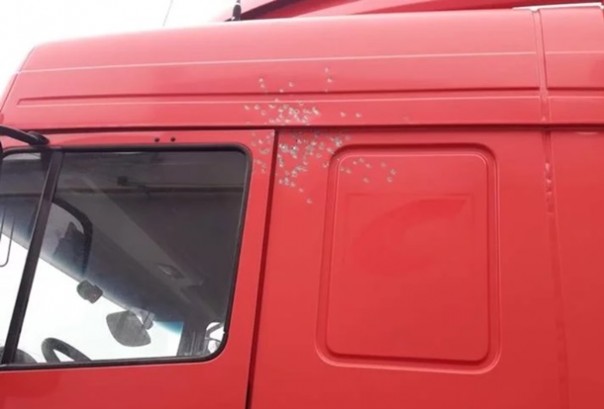 На Львовщине неизвестный обстреливает машины на трассе