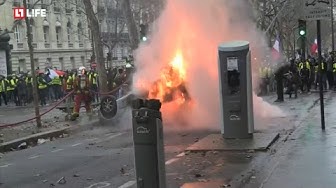 Бои с полицией на улицах Парижа. В центре Парижа задержаны более 100 человек, журналист RT France получил пулю на Елисейских полях