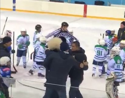 В Стерлитамаке юные хоккеисты с участием их родителей устроили потасовку