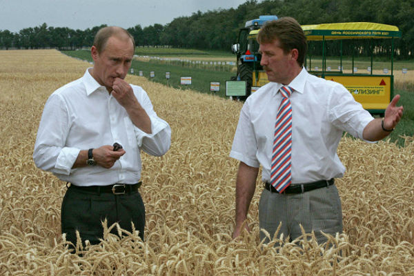 Путин убил российское село, а теперь замахнулся на европейских и американских аграриев