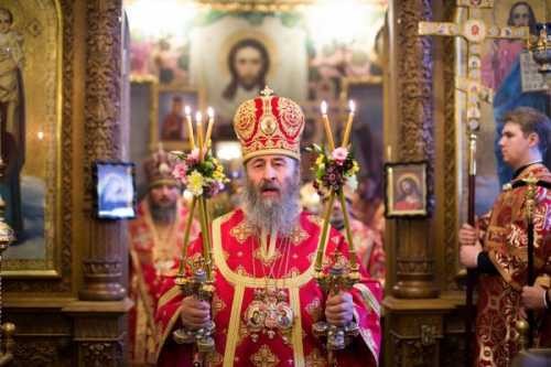 Онуфрий призвал верующих не "шататься" по церквям
