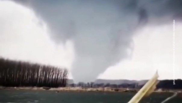 По американскому штату Иллинойс ударил торнадо, пострадал 21 человек