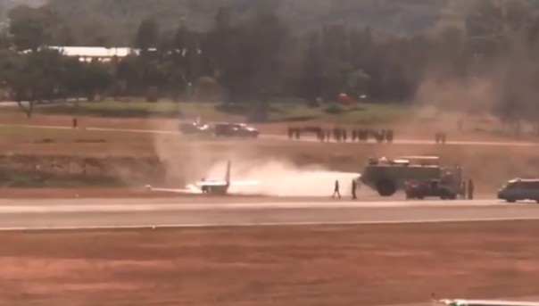 Аварийная посадка пассажирского самолета в Гондурасе попала на видео | Самолет врезался в центр терапии для детей-аутистов в США