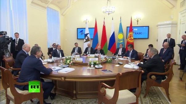 Путин принимает участие в заседании Высшего евразийского экономического совета