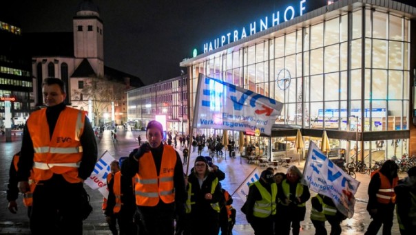 В Германии стоят поезда, парализовано метро из-за забастовки железнодорожников