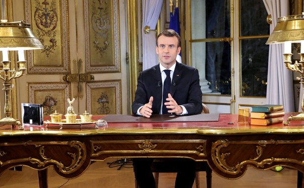 Макрон ввел чрезвычайное положение после протестов «желтых жилетов»