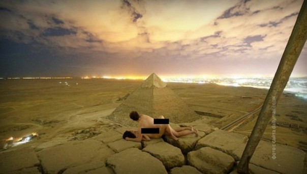 Оргия на чуде света: датские туристы неуважительно отнеслись к пирамиде Хеопса