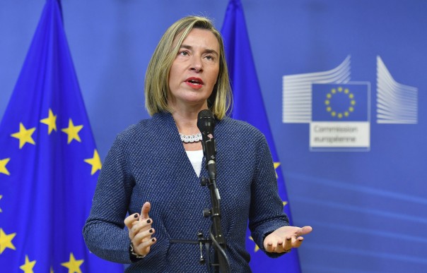 Могерини собирается помочь. Кому?