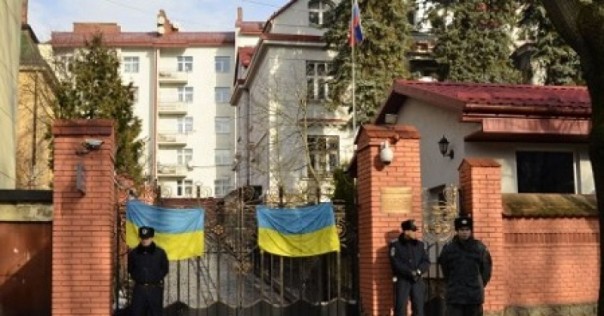 Львовские депутаты требуют закрыть Генконсульство РФ в их городе