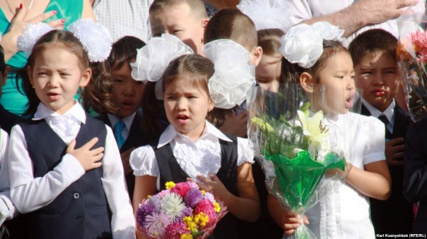В Казахстане собрались штрафовать говорящих по-русски детей