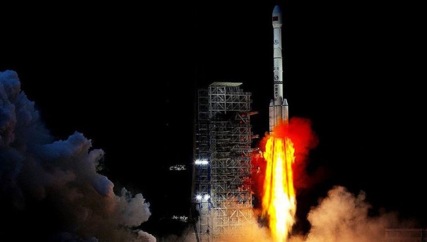 Китайский "Чанъэ-4" готовится к посадке на обратную сторону Луны