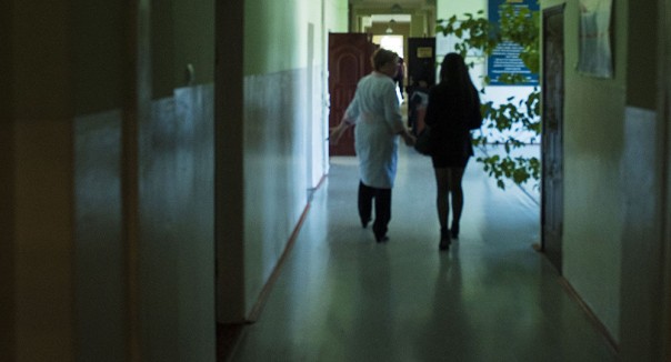 Красотка решила припугнуть врача влиятельным родственником