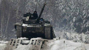 В ЛНР заявили о прибытии в Донбасс железнодорожных составов с танками ВСУ