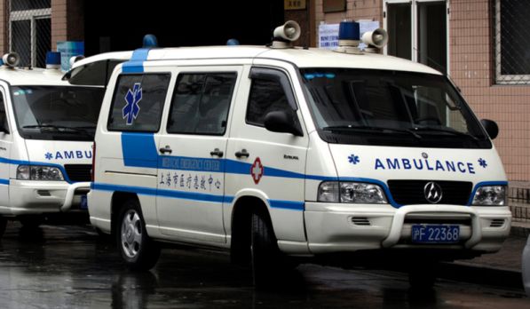 Мужчина напал на начальную школу в Пекине, ранено 20 детей