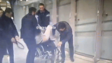 "Не хочу никуда ехать". В Сети появилось видео эпического задержания Рыбки