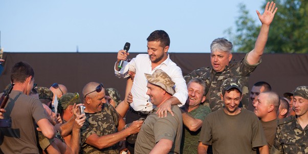 Минкульт РФ не прочь наградить гаденыша-русофоба орденом дружбы