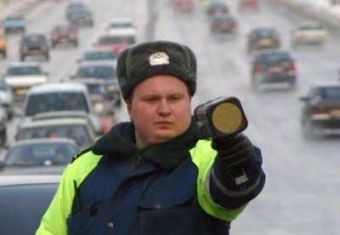 ”Она сама так под гору разогналась!” Суд назначил превышавшему скорость российскому туристу 6 дней ареста