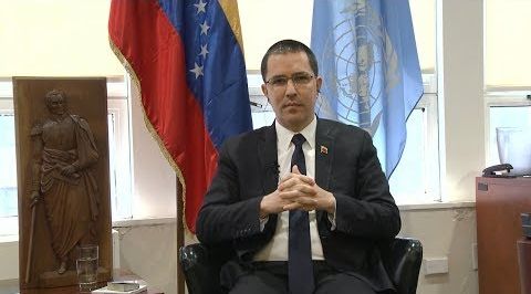 Глава МИД Венесуэлы: сначала США нас убивают, а потом "хотят выручить"