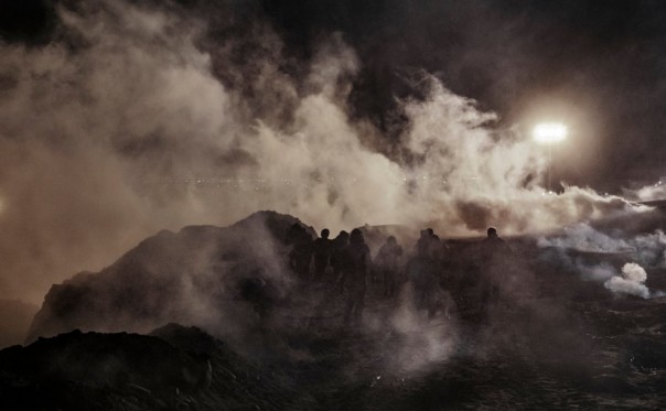 Американские пограничники применили газ против мигрантов