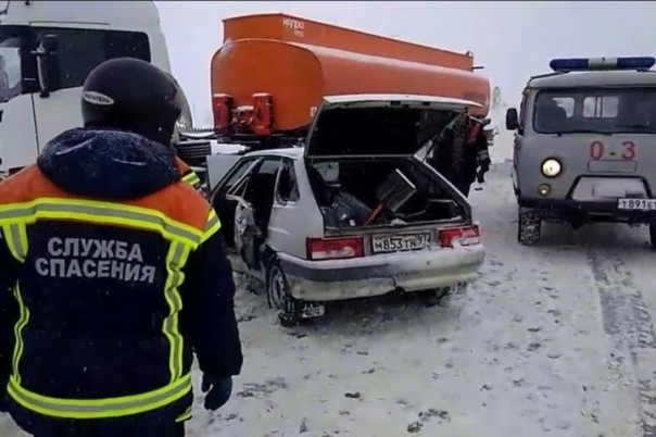 Выбросили в снег 1,5 килограмма наркотиков. Пострадавшие в ДТП под Саратовом оказались наркокурьерами