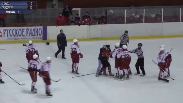 Если один игрок покажет неприличный жест русскому хоккеисту, то вся команда может огрести, можете не проверять