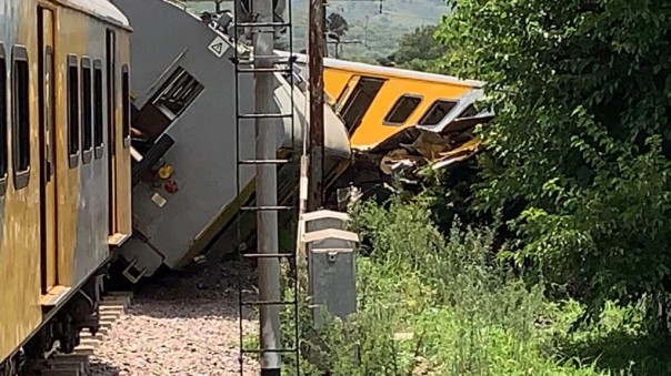 Трое погибших, около 200 пострадавших. В ЮАР столкнулись два поезда