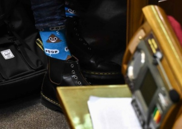 «Носки в какашках». Украина обсуждает образ депутата Верховной Рады