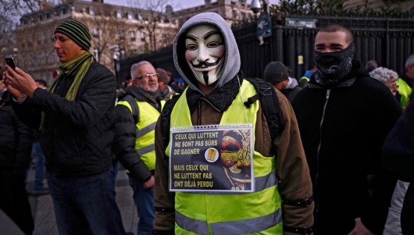 "Желтые жилеты" не унимаются и начинают кооперироваться с другими "левыми"