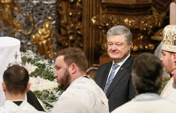 Порошенко подписал закон о смене подчиненности религиозных организаций