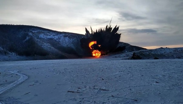 На Бурейском водохранилище инженеры пробили затор на 17 метров в глубину