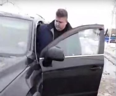 Брянский коммунальщик пообещал "хлопнуть в рыло" жаловавшейся на лужи женщине