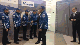 Путин лично поздравил команду "КамАЗ-мастер" с победой на "Дакаре"