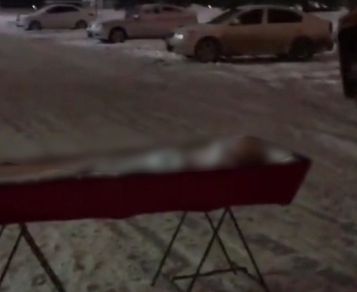 Женщина принесла гроб к зданию самарского правительства