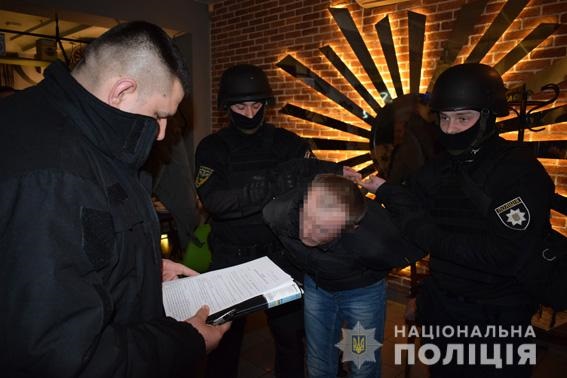 В Николаеве задержали сутенера-педофила | Жительница Мариуполя обманом отправляла девушек в секс-рабство