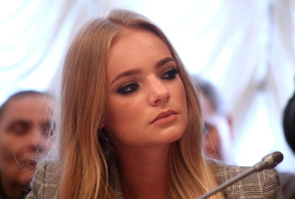 "Обычная практика". Песков подтвердил, что его дочь стажируется в Европарламенте